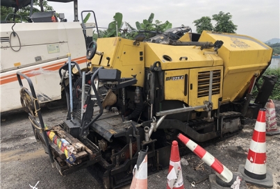 小型沥青摊铺机